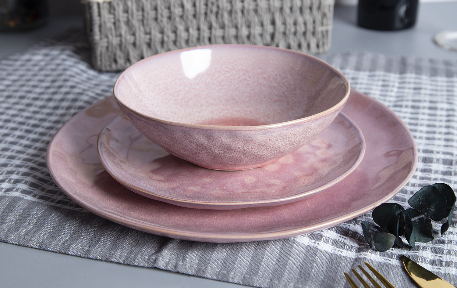 CHANGSHA HAPPY GO Reactive Glaze Stoneware with Embossed Pattern | happygodinnerware.com