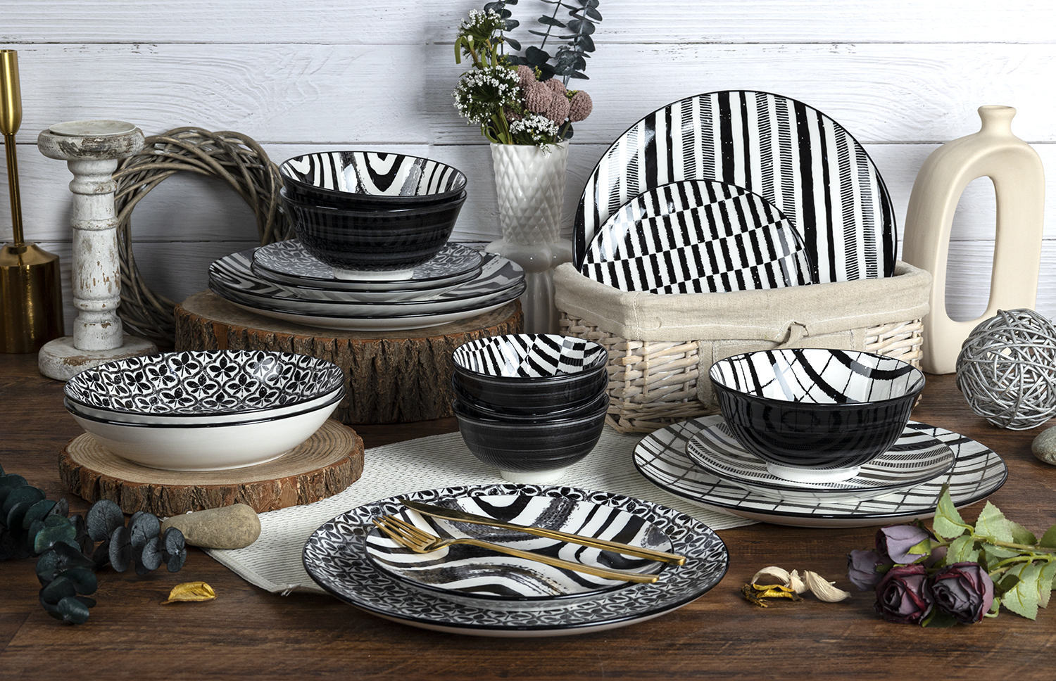 CHANGSHA HAPPY GO  Modern Black and White Contrast Porcelain Dinnerware Set with Bold Graphic Patterns   |happygodinnerware.com