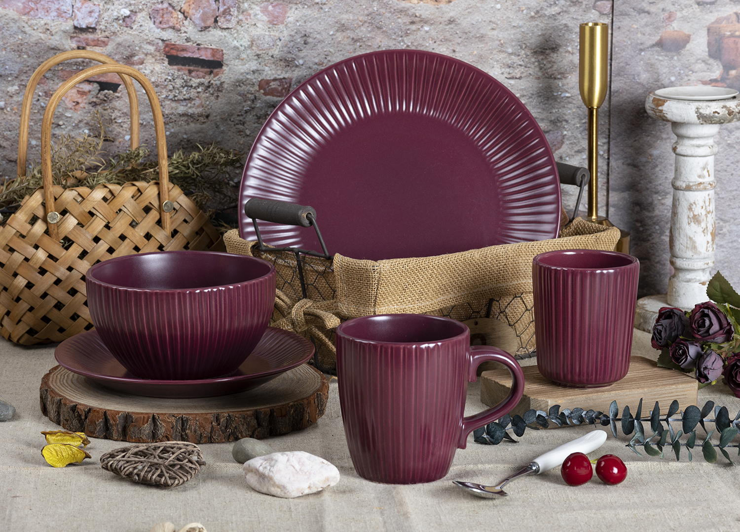 CHANGSHA HAPPY GO  Matte Embossed Stoneware Dinnerware Set – Vertical Ribbed Texture with Neutral Earth-Tone Glaze for Modern Table Styling |happygodinnerware.com