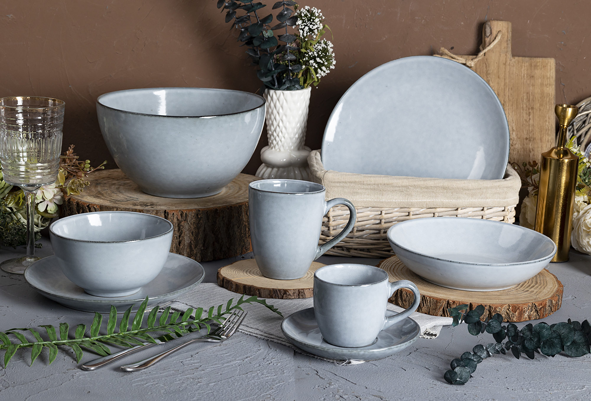 CHANGSHA HAPPY GO Minimalist Reactive Glaze Stoneware Dinnerware Set in Soft Dusty Blue with Satin-Matte Shine |happygodinnerware.com