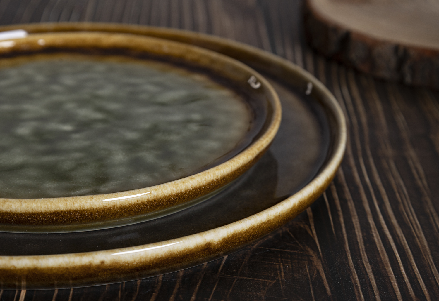 CHANGSHA HAPPY GO Vintage Reactive Glaze Stoneware Dinnerware Set in Amber and Moss Green|happygodinnerware.com