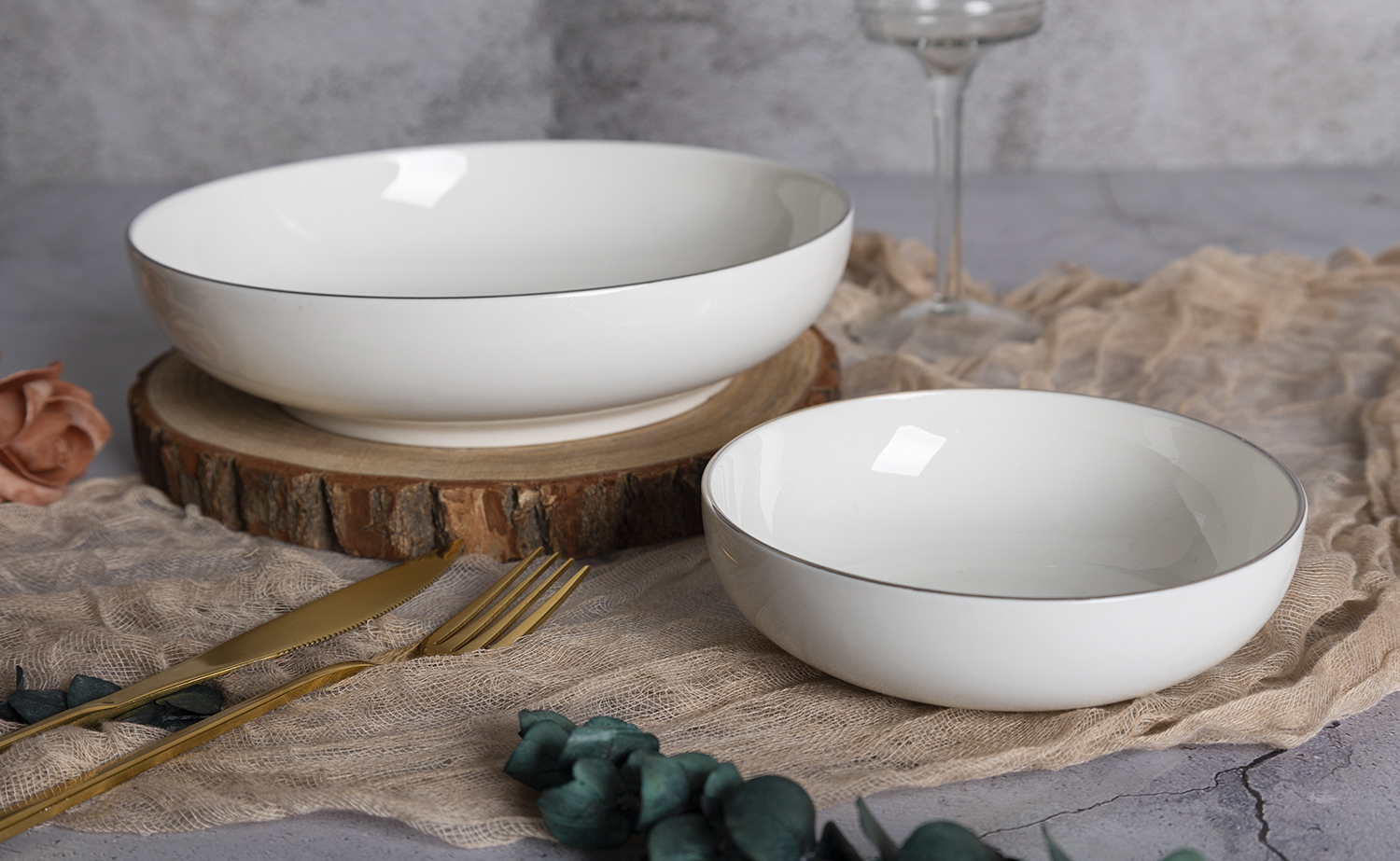 CHANGSHA HAPPY GO Classic Porcelain Dinnerware Set with Silver Accent – Timeless White Tableware for Sophisticated Dining Occasions |happygodinnerware.com