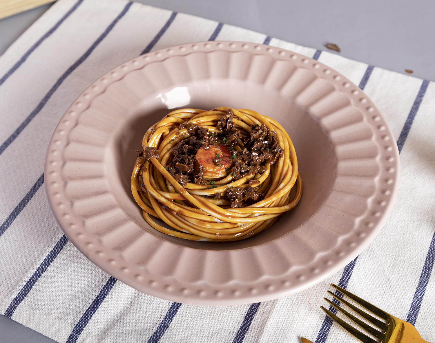 CHANGSHA HAPPY GO Pink Embossed Stoneware British Afternoon Tea and Dinnerware Set with Romantic Pastel Tone  |happygodinnerware.com