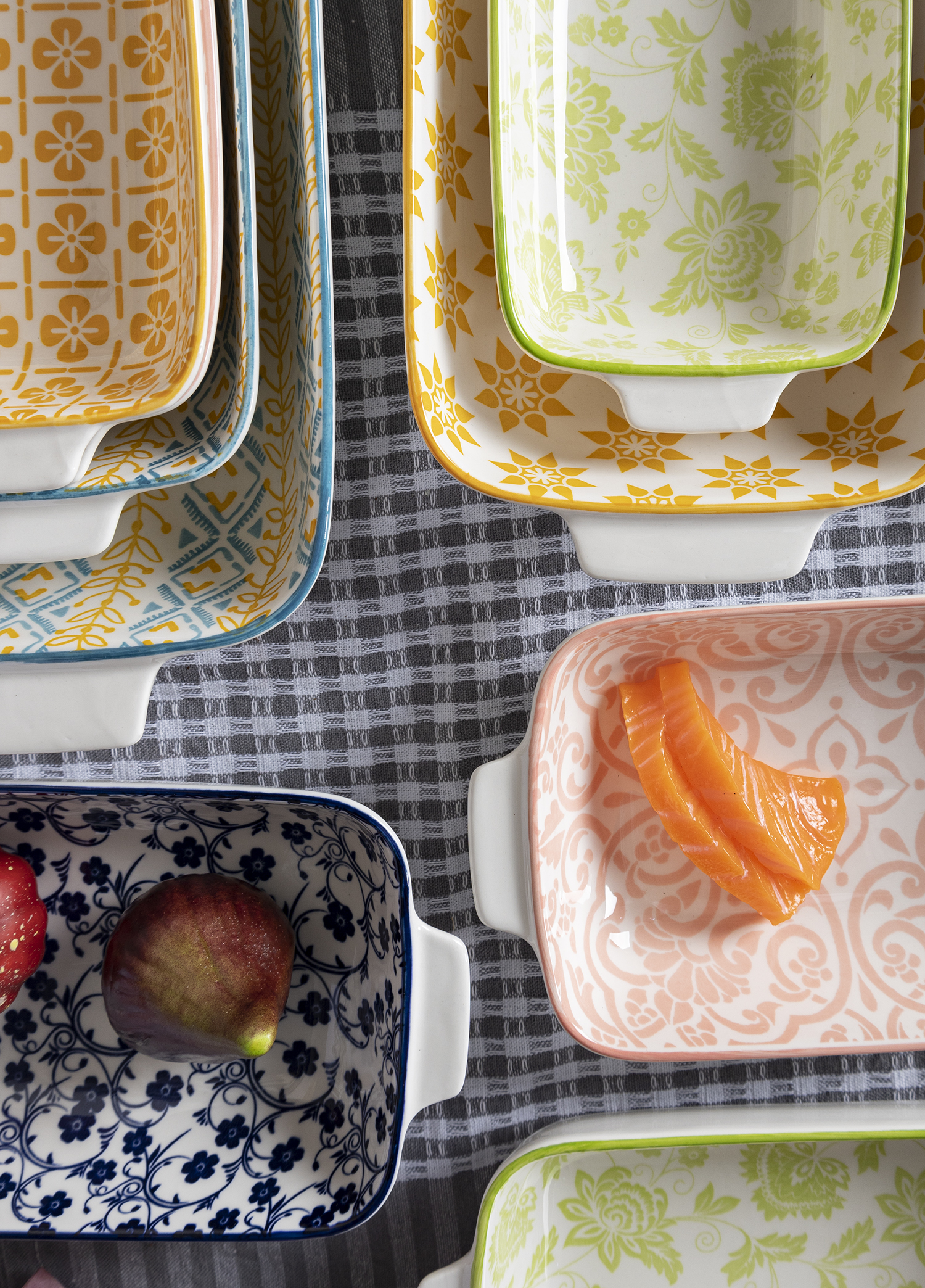 CHANGSHA HAPPY GO Colorful Floral Printed White Porcelain Rectangular Bakeware Dish Set – Oven-Safe Ceramic Baking Trays with Handles |happygodinnerware.com