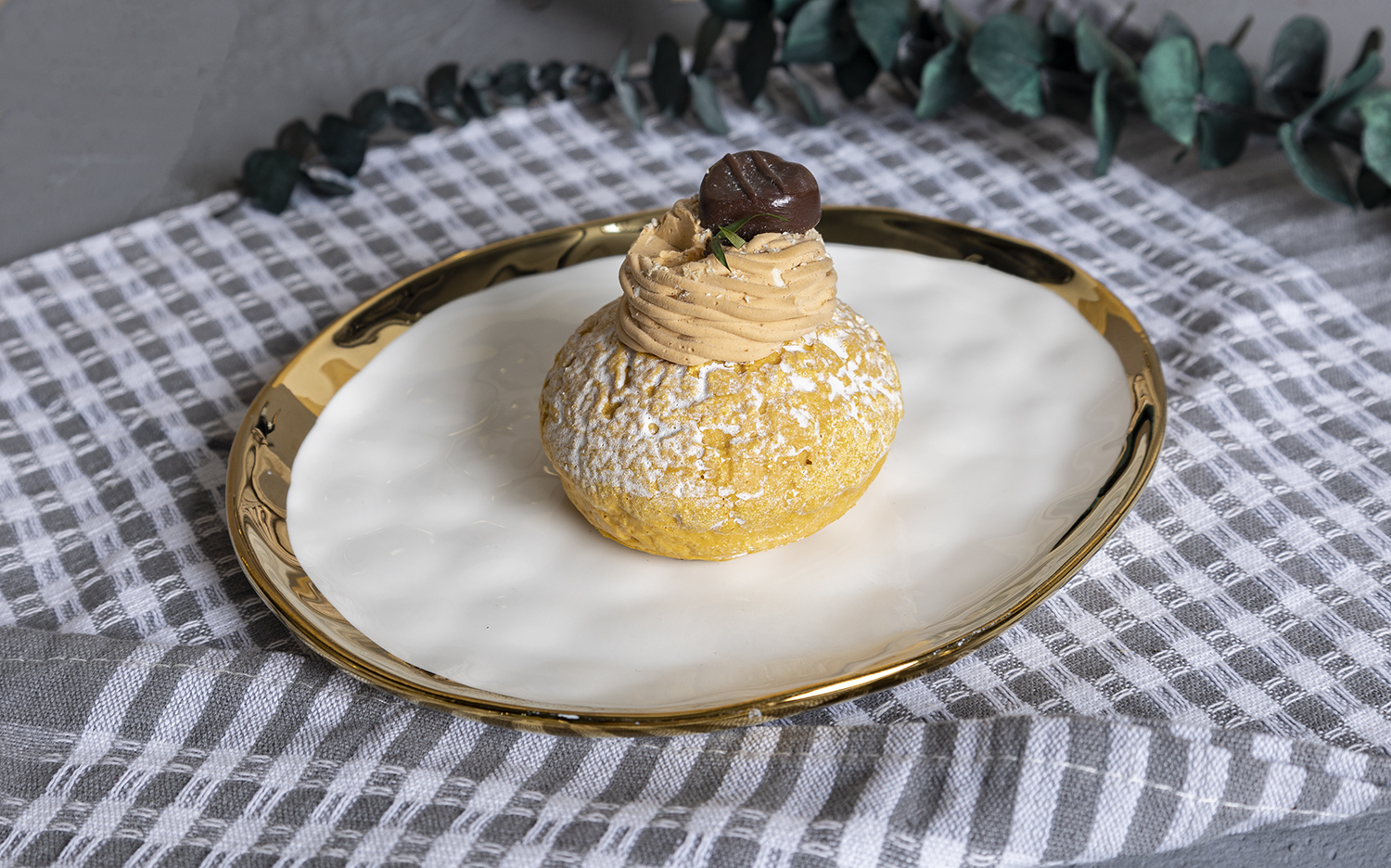 CHANGSHA HAPPY GO Full Electroplated Gold Hammered Bone China Dinnerware Set for Banquet and Holiday Table Decor |happygodinnerware.com