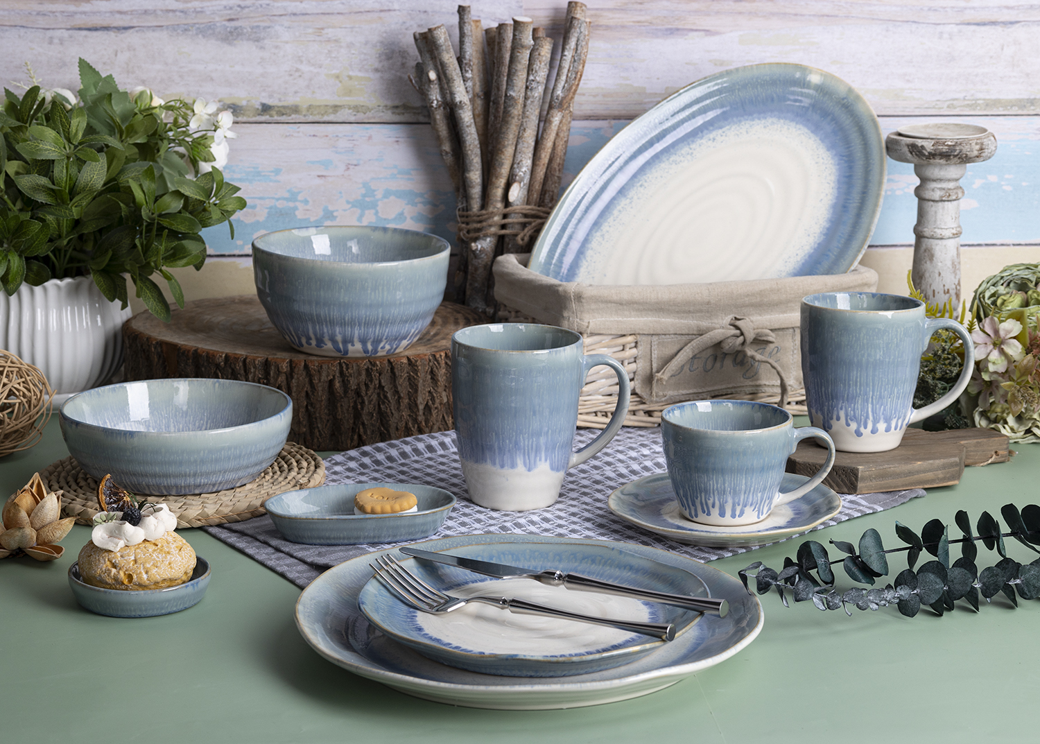 CHANGSHA HAPPY GO  Elegant Reactive Glaze Stoneware Dinner Set in Ocean Blue with Artisanal Brushed Texture  |happygodinnerware.com
