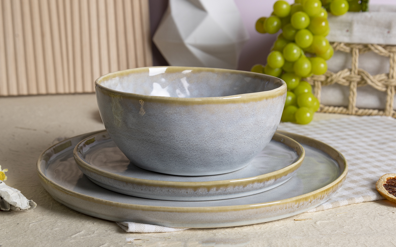 CHANGSHA HAPPY GO Matte White Reactive Glaze Stoneware Dinnerware Set with Subtle Rim Accents|happygodinnerware.com