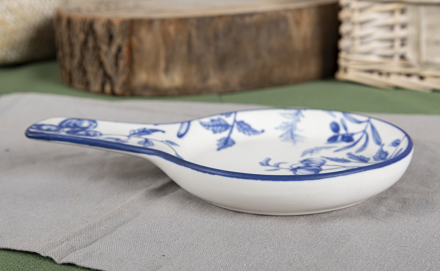CHANGSHA HAPPY GO Mediterranean Mosaic Pattern Stoneware Dinnerware Set with Colorful Interior Decals |happygodinnerware.com