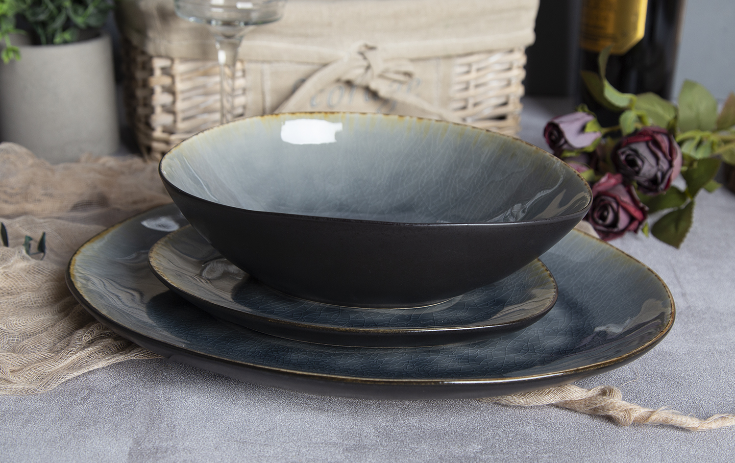 CHANGSHA HAPPY GO Embossed Pattern Crackle Glaze Stoneware | happygodinnerware.com