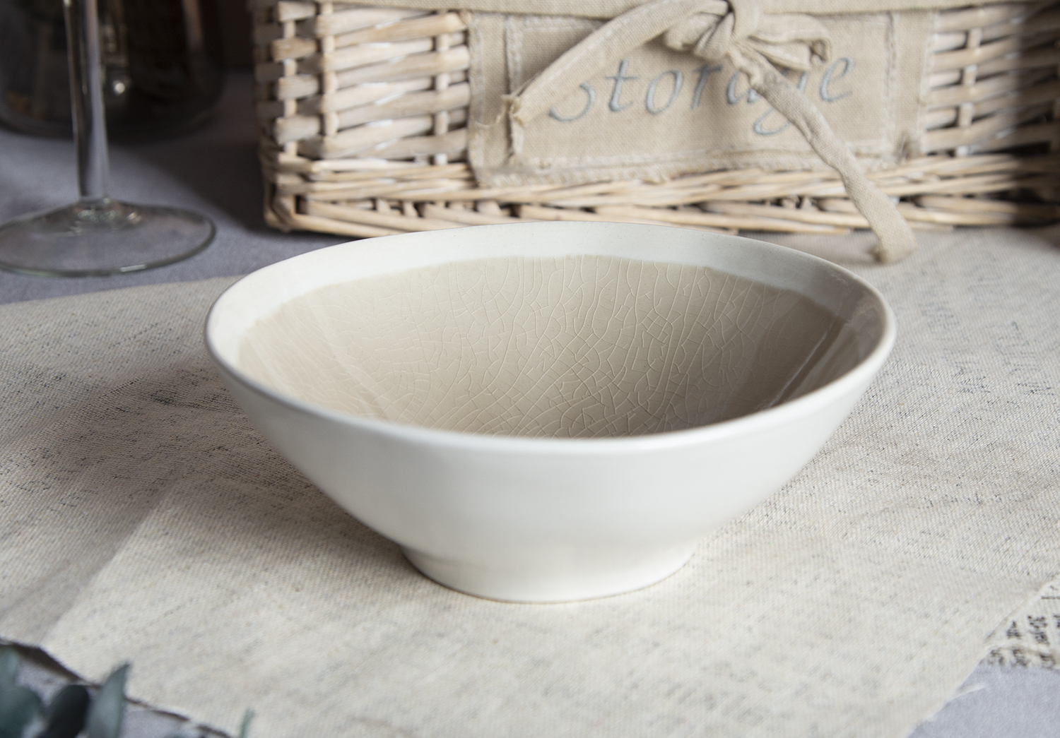 CHANGSHA HAPPY GO Elegant Reactive Glaze Ceramic Tableware with Embossed Design | happygodinnerware.com