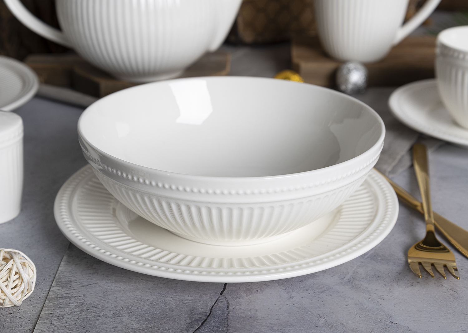 CHANGSHA HAPPY GO Elegant White Embossed Bone China Dinnerware Set with Radiant Linear Pattern for Modern Dining |happygodinnerware.com