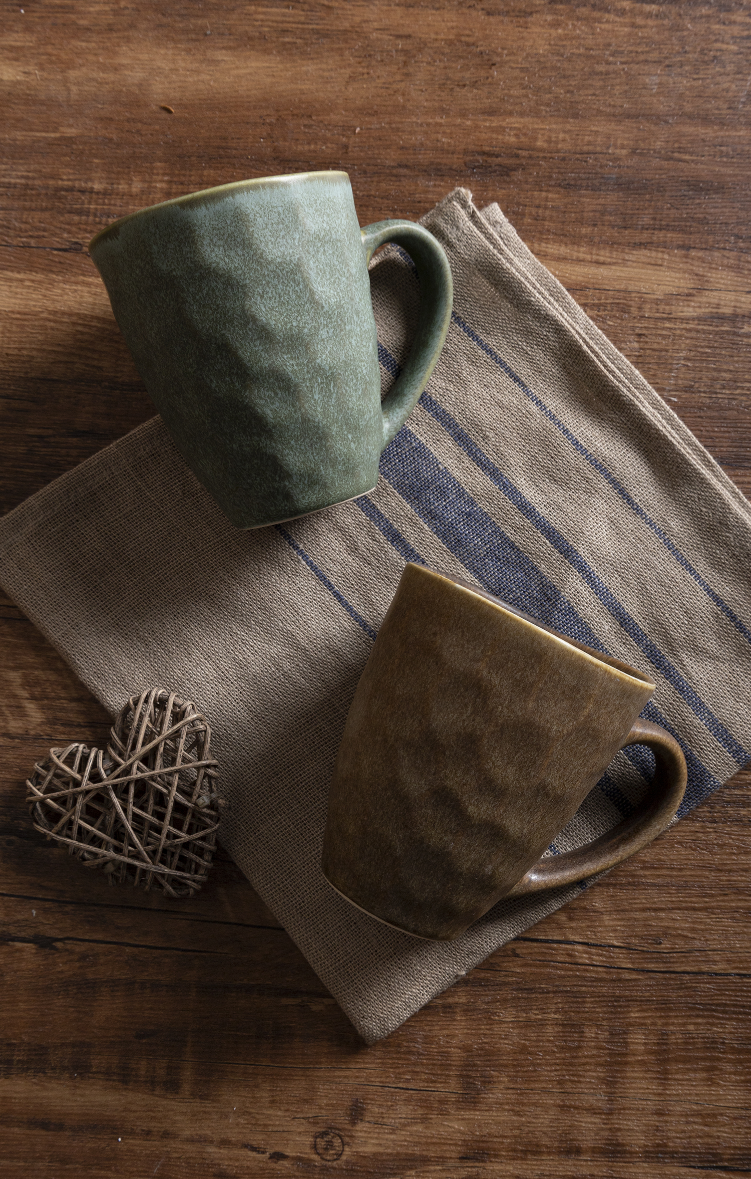 CHANGSHA HAPPY GO  Vintage Forest Style Reactive Glaze Stoneware Mixed Dinnerware Set with Earthy Tones  |happygodinnerware.com