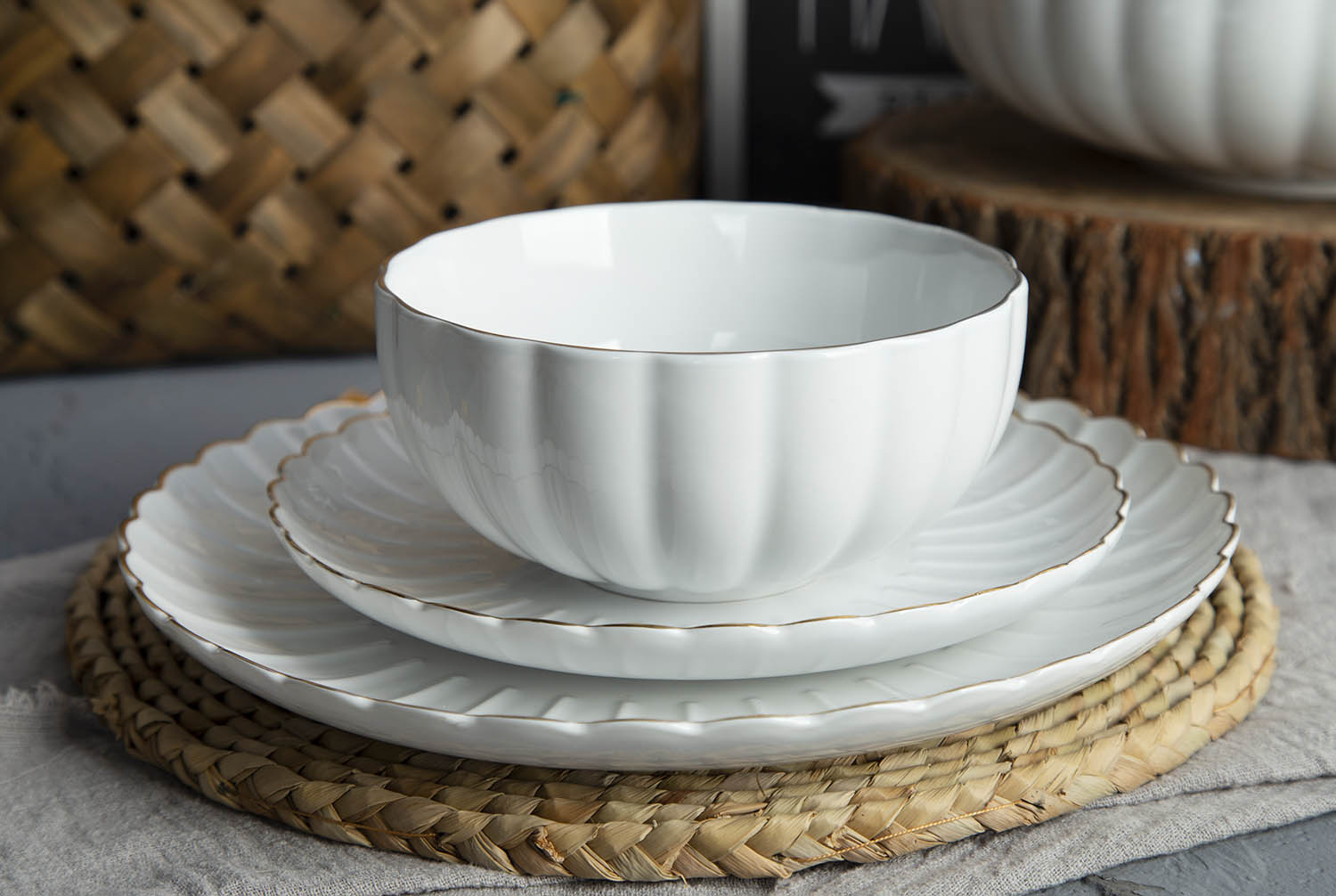 CHANGSHA HAPPY GO White Porcelain with Embossed Design and Gold Trim | happygodinnerware.com