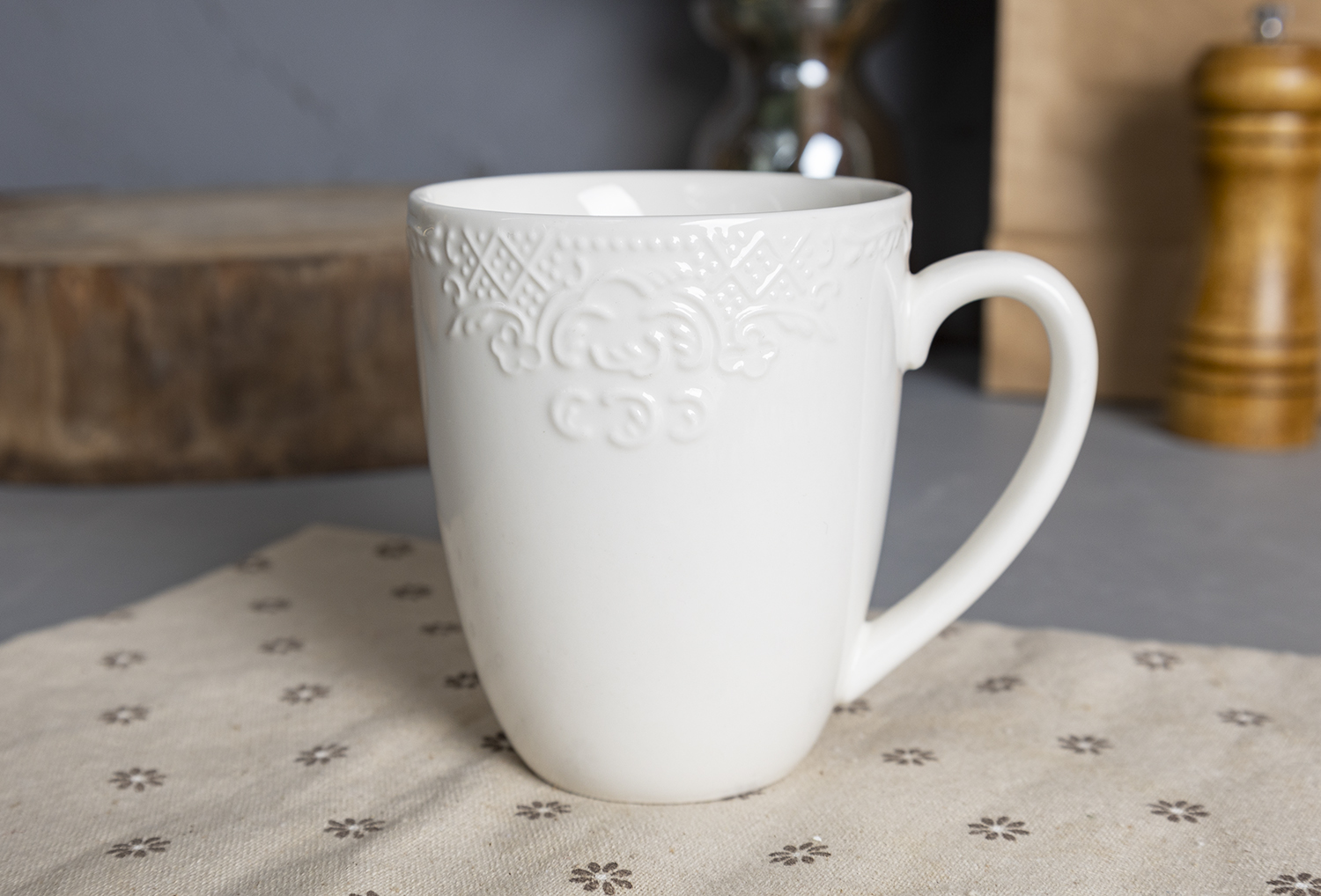 CHANGSHA HAPPY GO  Royal Vintage Embossed White Bone China Dinner Set – Full Tableware Collection for Elegant Dining  |happygodinnerware.com