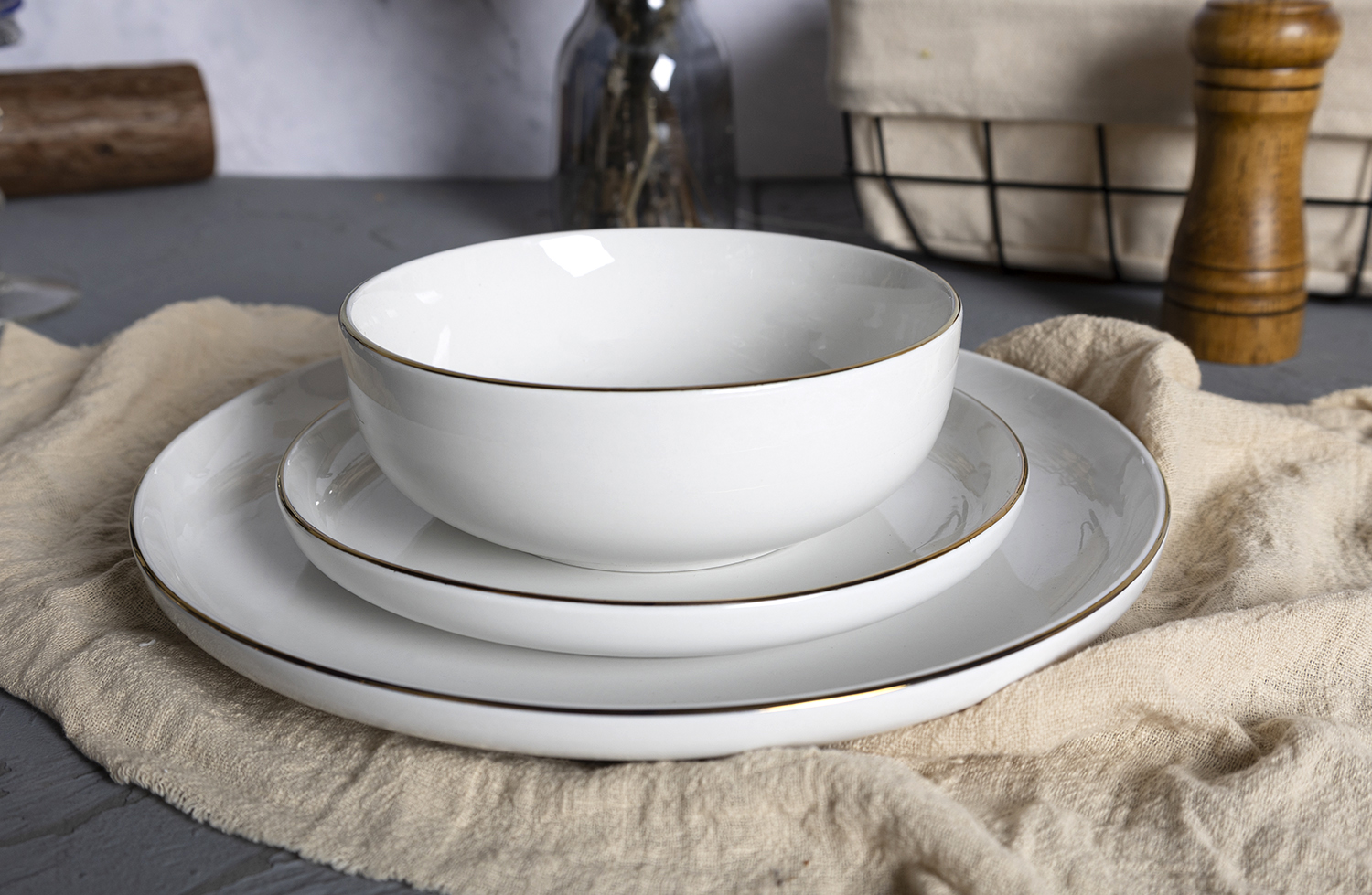 CHANGSHA HAPPY GO White Porcelain Tableware Set with Gold Rim | happygodinnerware.com