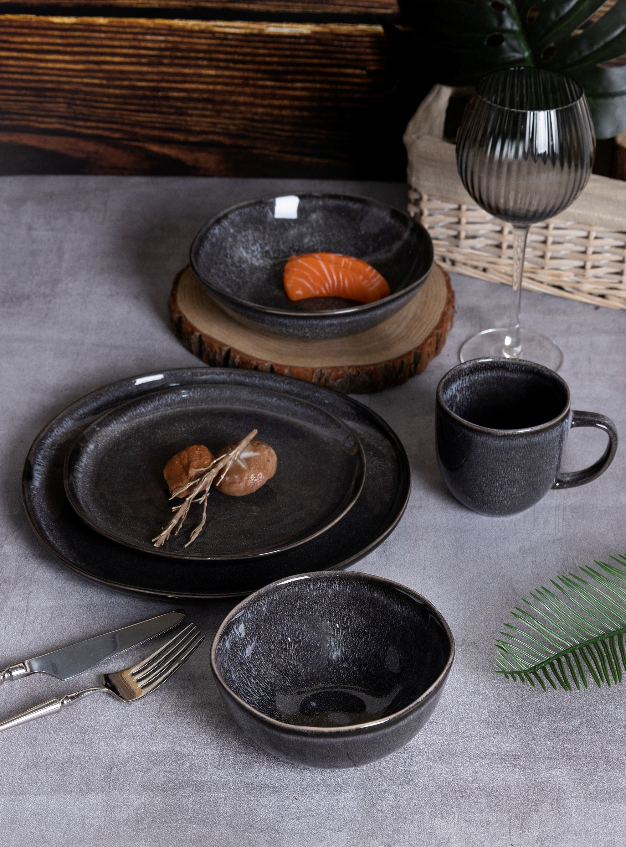 CHANGSHA HAPPY GO Matte Black Reactive Glaze Ceramic Dinnerware Set for Modern Dining          詢問 ChatGPT|happygodinnerware.com