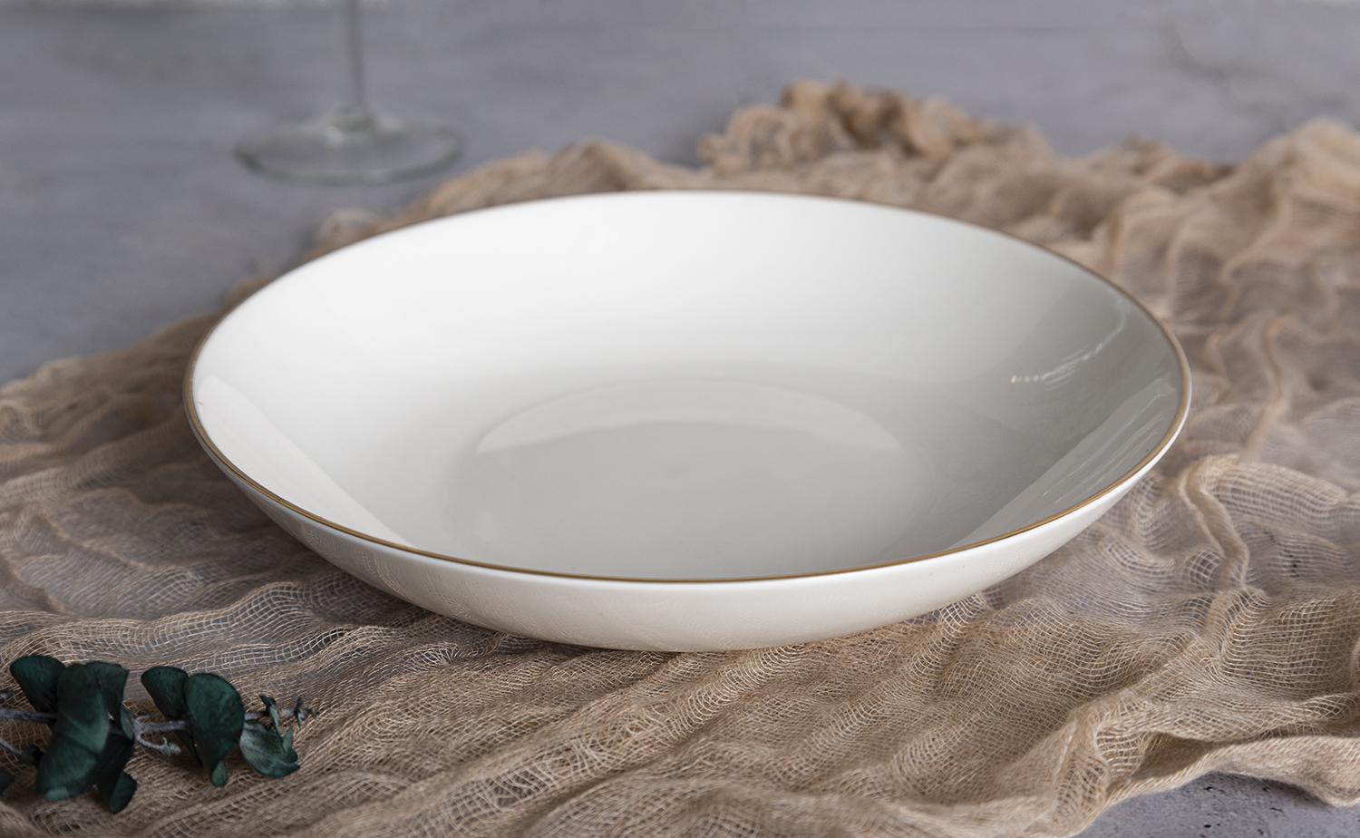 CHANGSHA HAPPY GO Modern Minimalist Gold-Rimmed Tableware Set for Formal and Everyday Dining – Elegant Porcelain from Changsha Happy Go Ceramic |happygodinnerware.com