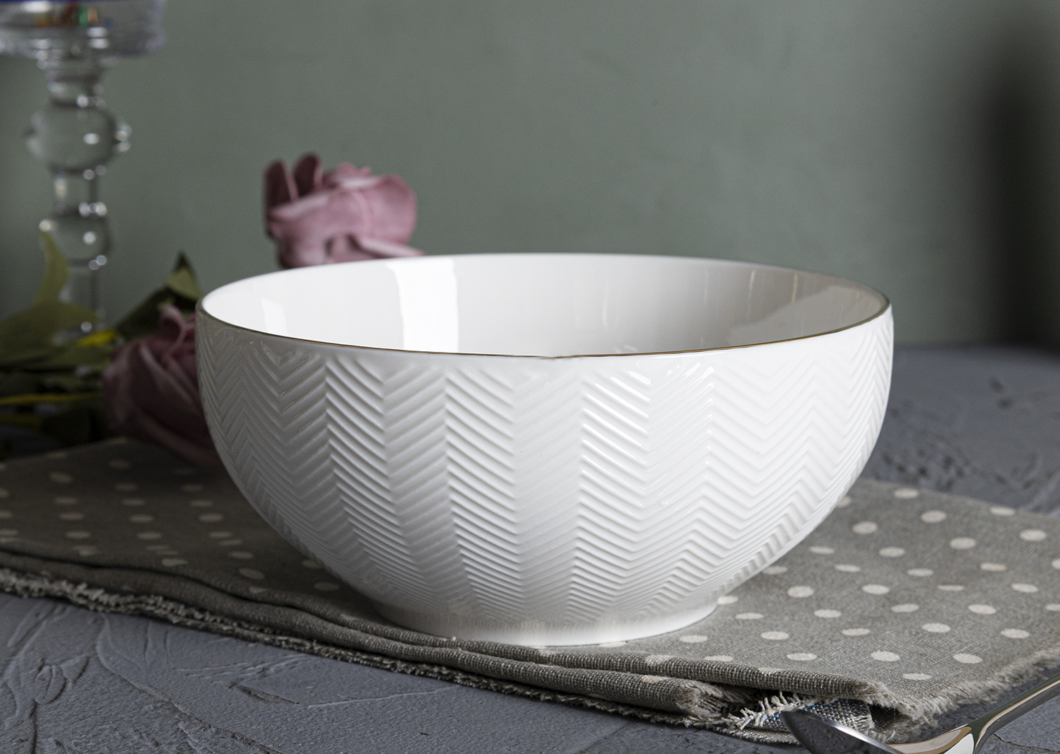 CHANGSHA HAPPY GO  Chevron Embossed Bone China Dinnerware Set with Elegant Gold Rim – Modern Minimalist Design  |happygodinnerware.com
