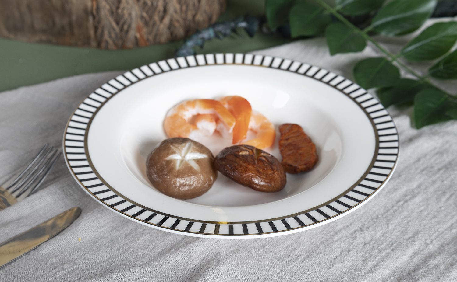 CHANGSHA HAPPY GO Striped Bone China Decal Dinnerware Set with Folded Rim Detail – Elegant Modern Contrast Set |happygodinnerware.com