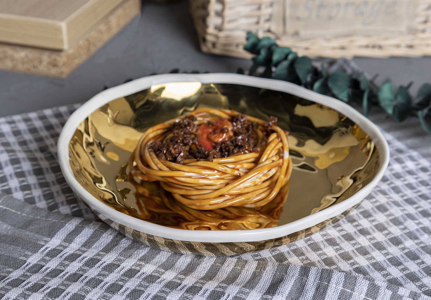 CHANGSHA HAPPY GO Full Electroplated Gold Hammered Bone China Dinnerware Set for Banquet and Holiday Table Decor |happygodinnerware.com