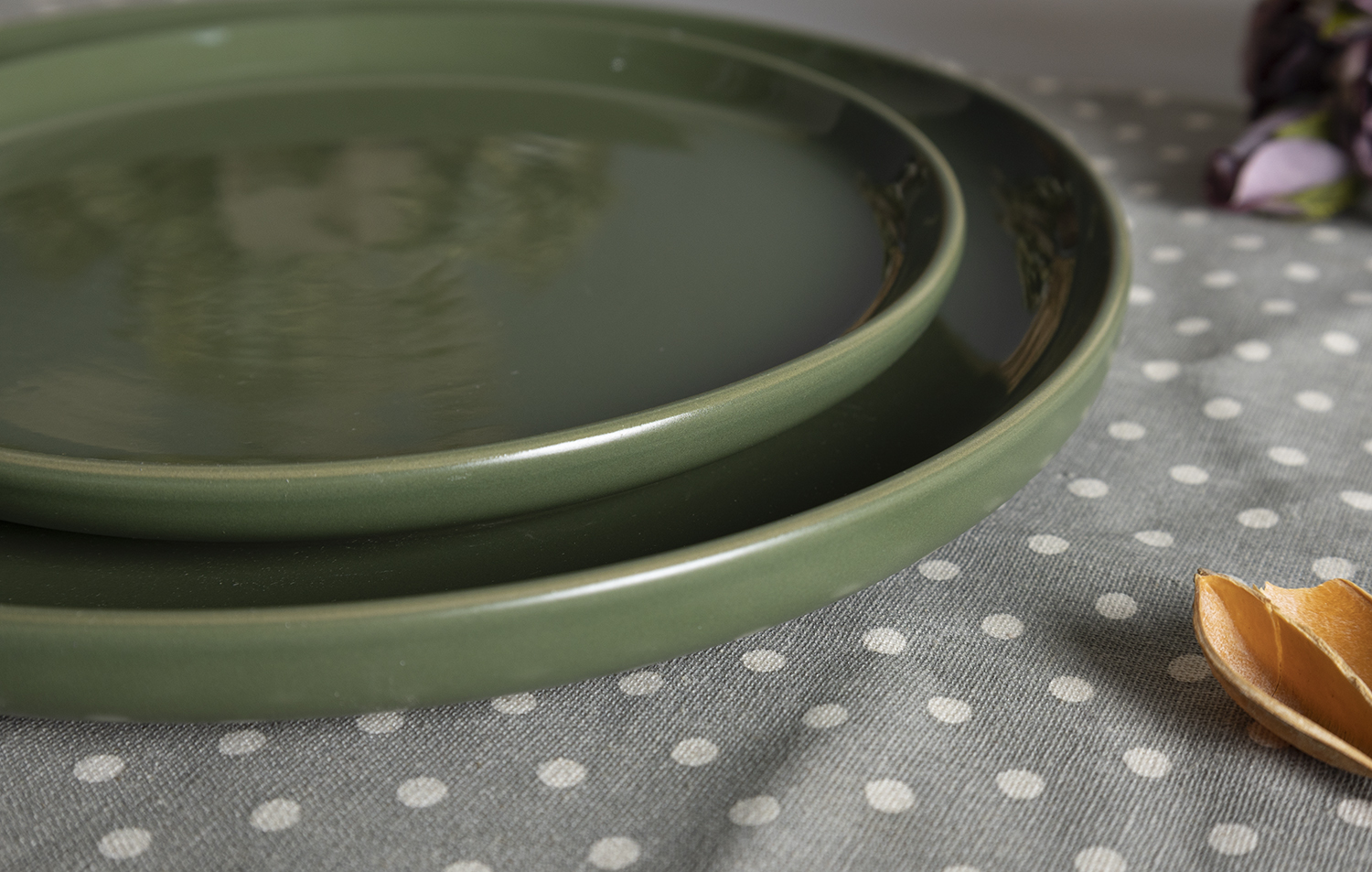 CHANGSHA HAPPY GO  Modern Matte Color Glazed Stoneware Dinnerware Set in Nordic Green and Grey Tones |happygodinnerware.com