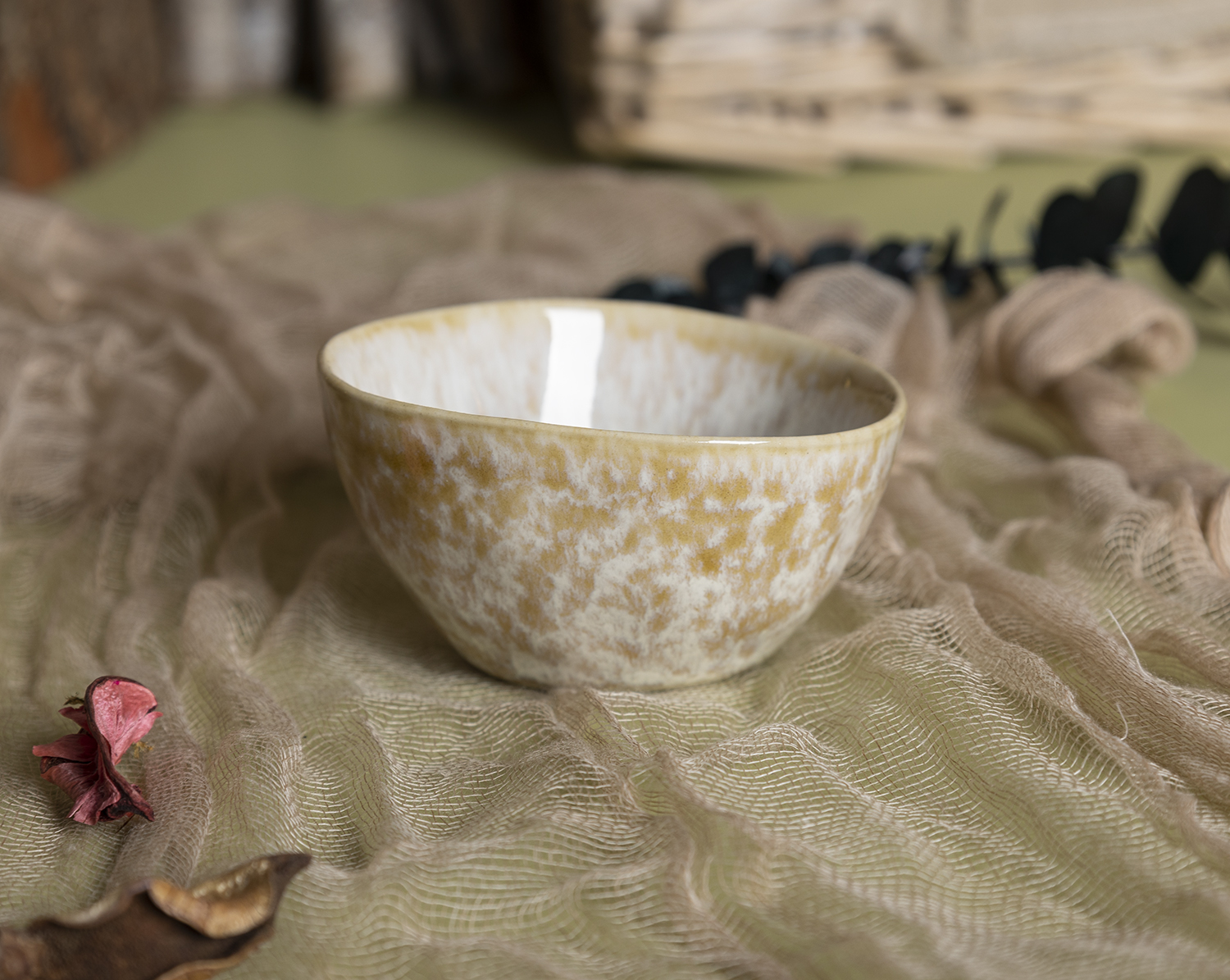 ​CHANGSHA HAPPY GO  Handcrafted Stoneware Reactive Glaze Dinnerware Set with Rustic Yellow Tones for Everyday and Festive Dining |happygodinnerware.com