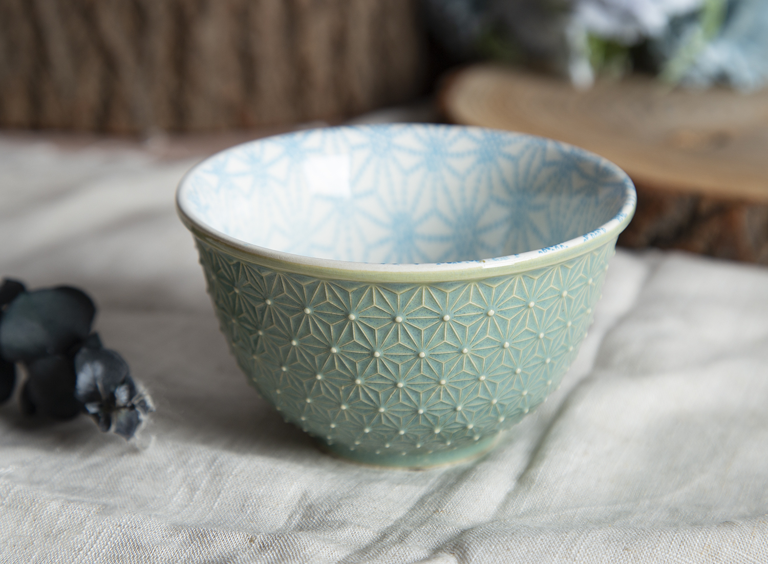 CHANGSHA HAPPY GO Star Pattern Embossed Stoneware Bowls with Color Glaze and Printed Design | happygodinnerware.com
