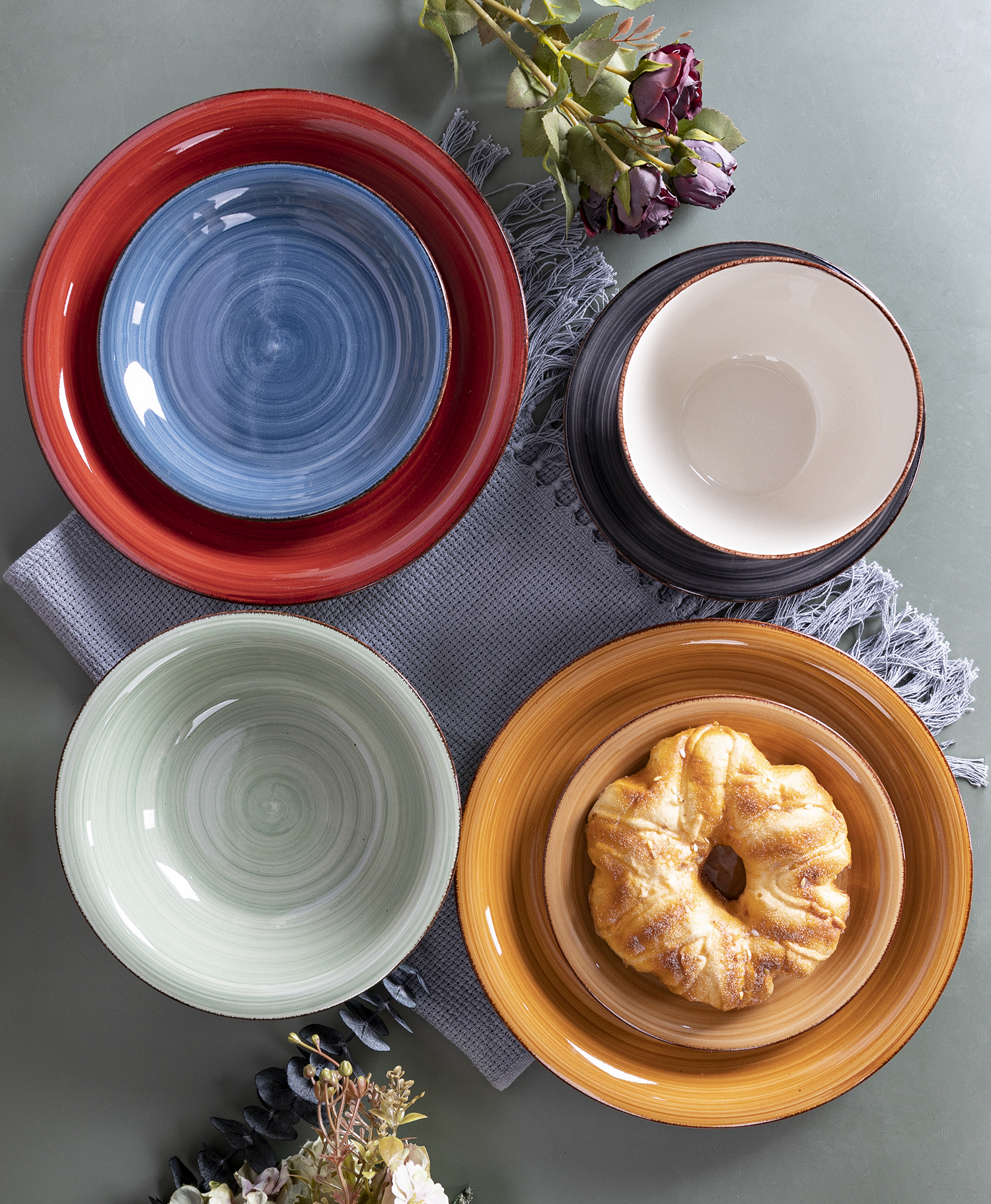CHANGSHA HAPPY GO 16/18/24/30PCS Colorful Handpainted Stoneware Dinnnerware Sets|happygodinnerware.com
