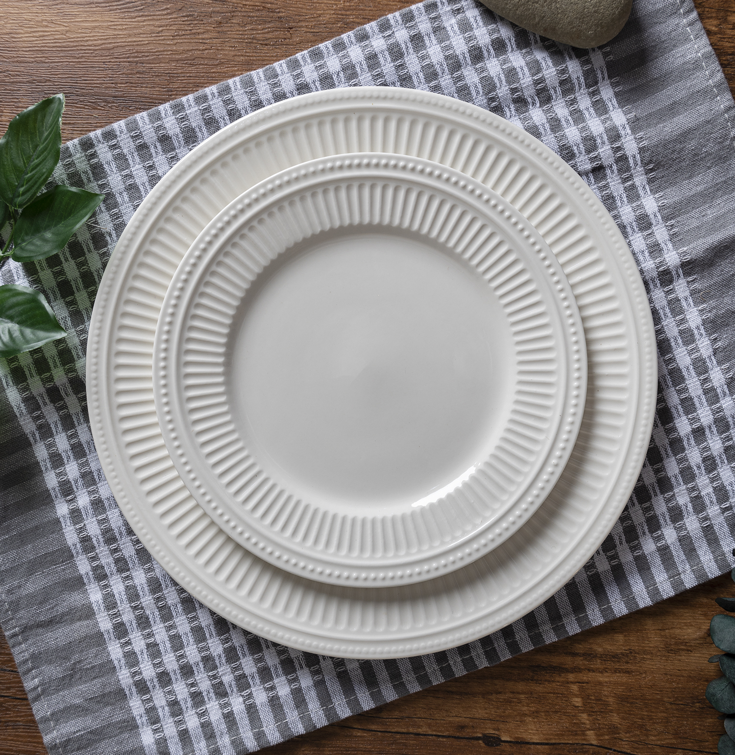 CHANGSHA HAPPY GO Refined White Bone China Tableware with Delicate Vertical Embossing for Contemporary Dining |happygodinnerware.com