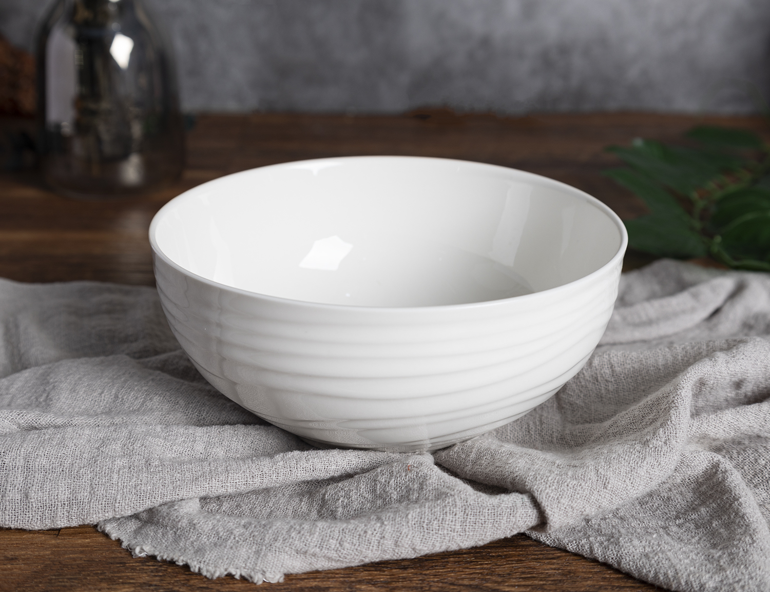 CHANGSHA HAPPY GO Minimalist Embossed Bone China Tableware Set with Concentric Coil Pattern – Plates and Bowls   |happygodinnerware.com