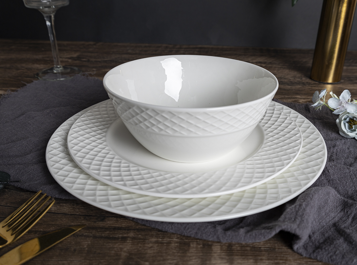 CHANGSHA HAPPY GO Geometric Grid Embossed White Bone China Dinner Set for Stylish and Durable Hospitality Use |happygodinnerware.com