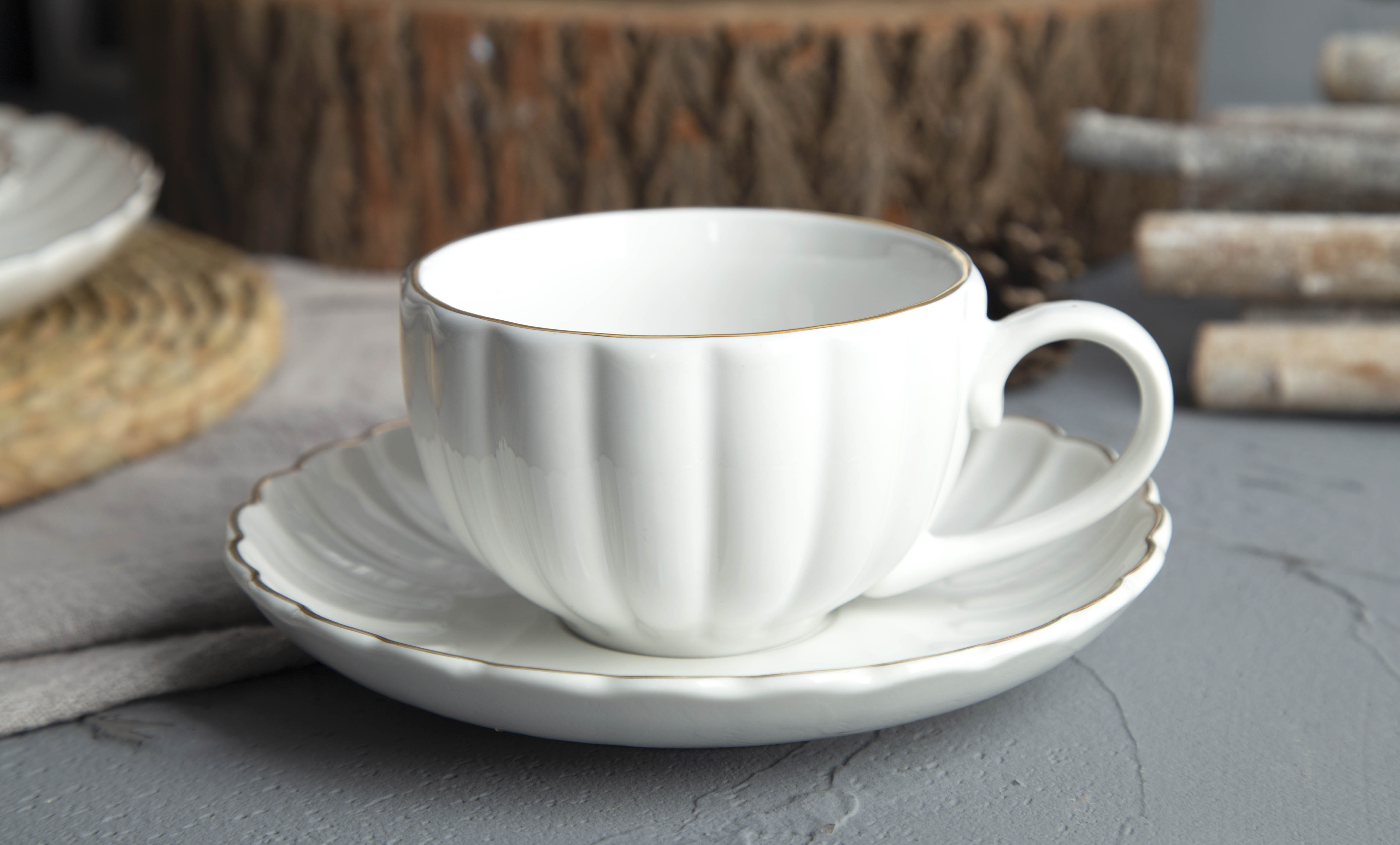 CHANGSHA HAPPY GO White Porcelain with Embossed Design and Gold Trim | happygodinnerware.com