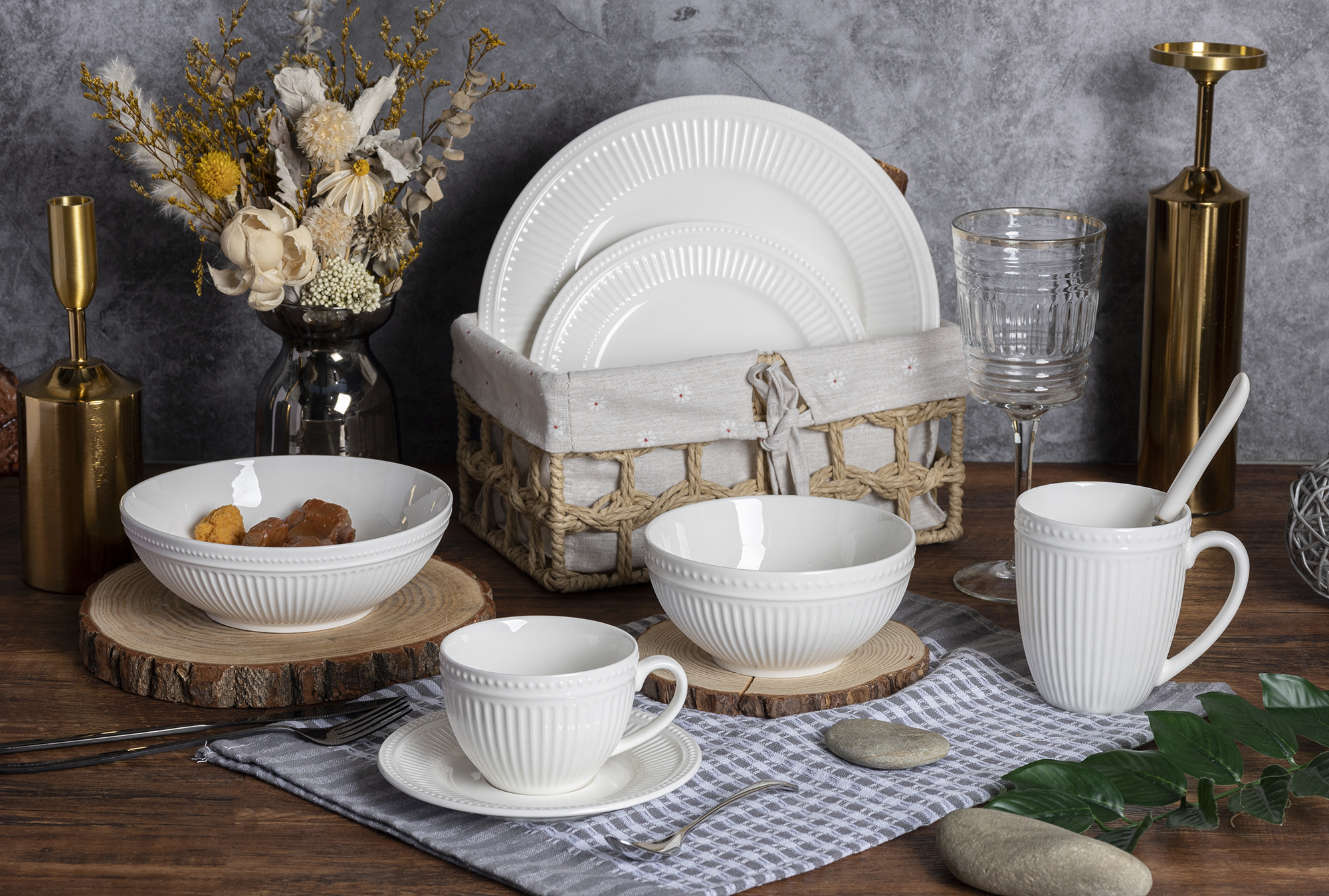 CHANGSHA HAPPY GO Refined White Bone China Tableware with Delicate Vertical Embossing for Contemporary Dining |happygodinnerware.com