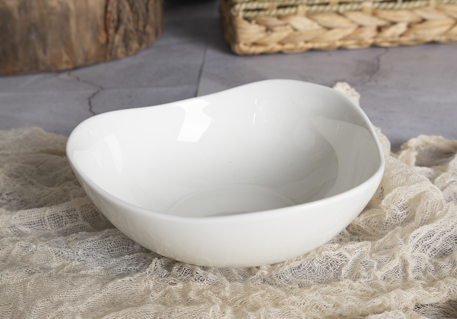 CHANGSHA HAPPY GO Creative Geometric Shape Bone China Dinnerware Set with Smooth White Finish for Modern Table Setting |happygodinnerware.com