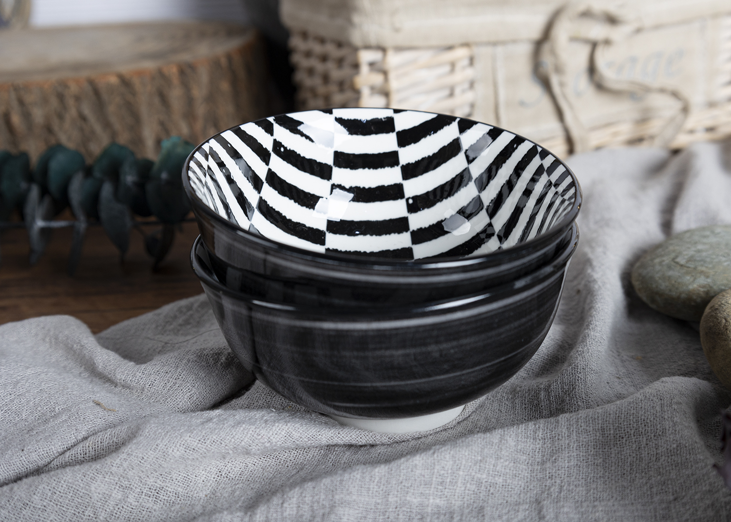 CHANGSHA HAPPY GO  Modern Black and White Contrast Porcelain Dinnerware Set with Bold Graphic Patterns   |happygodinnerware.com