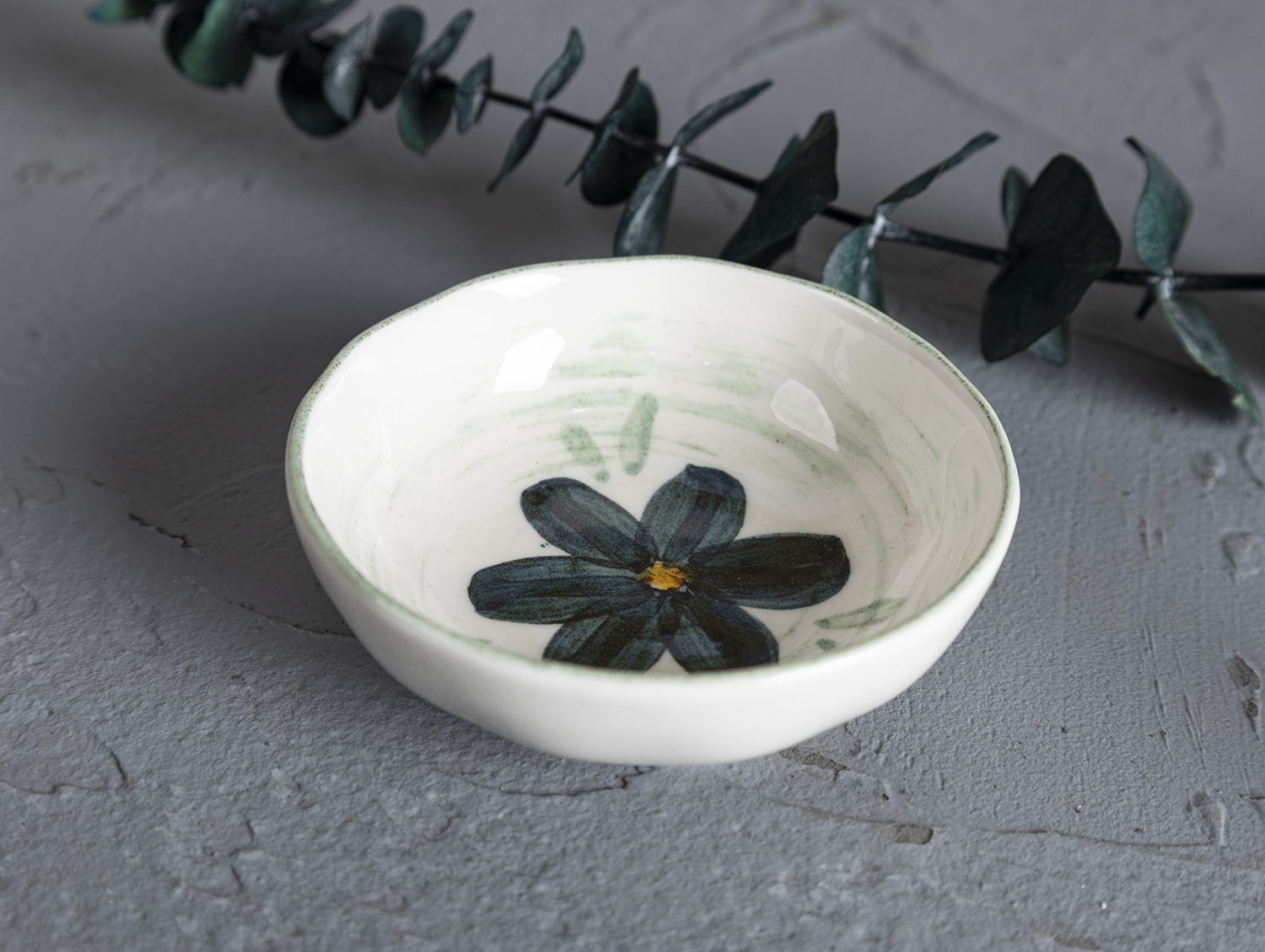 CHANGSHA HAPPY GO  Artistic Bone China Tableware Set with Glossy Finish and Hand-Painted Midnight Floral Design  |happygodinnerware.com