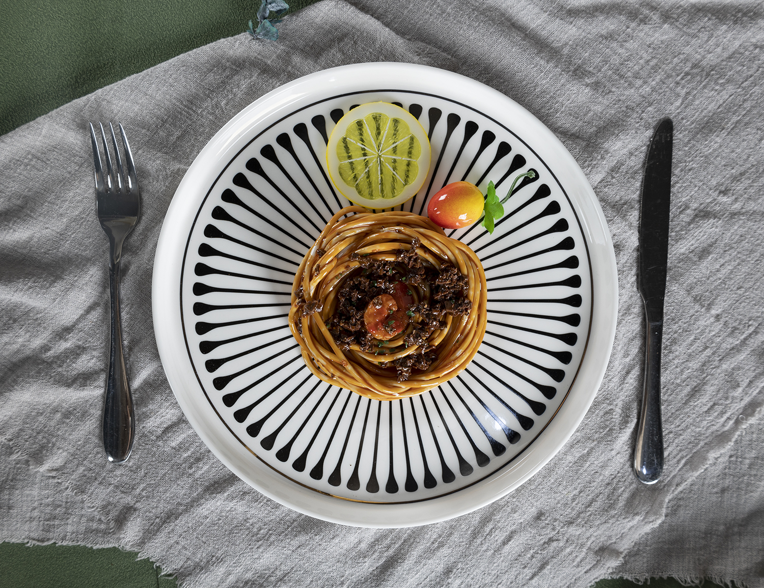 CHANGSHA HAPPY GO Black and White Stripe Bone China Dinnerware Set with Vertical Rim – Bold Contrast Table Set |happygodinnerware.com