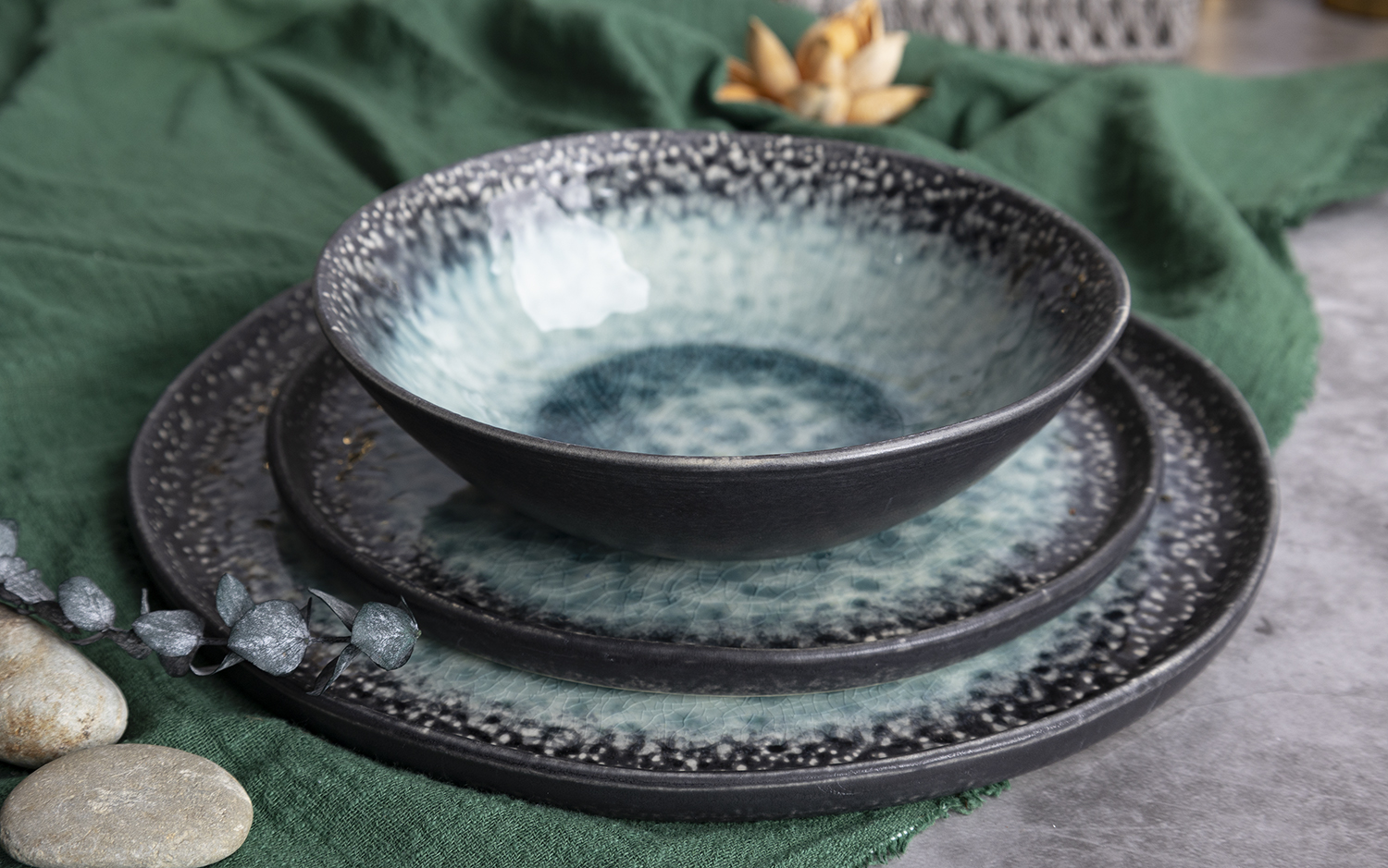 CHANGSHA HAPPY GO  Deep Reactive Glaze Stoneware Set with Seafoam Ripple Effect |Dopamine Series Ceramics  |happygodinnerware.com