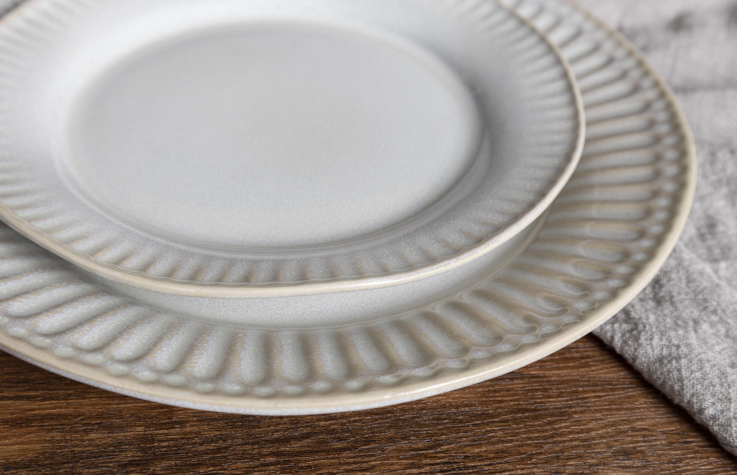 CHANGSHA HAPPY GO Elegant Textured Stoneware Collection with Reactive Glaze |happygodinnerware.com