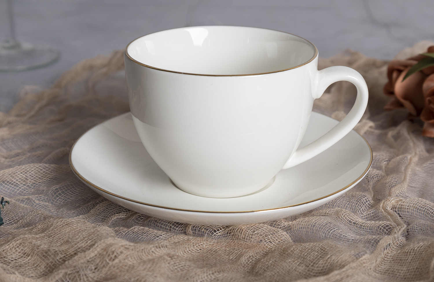 CHANGSHA HAPPY GO Modern Minimalist Gold-Rimmed Tableware Set for Formal and Everyday Dining – Elegant Porcelain from Changsha Happy Go Ceramic |happygodinnerware.com