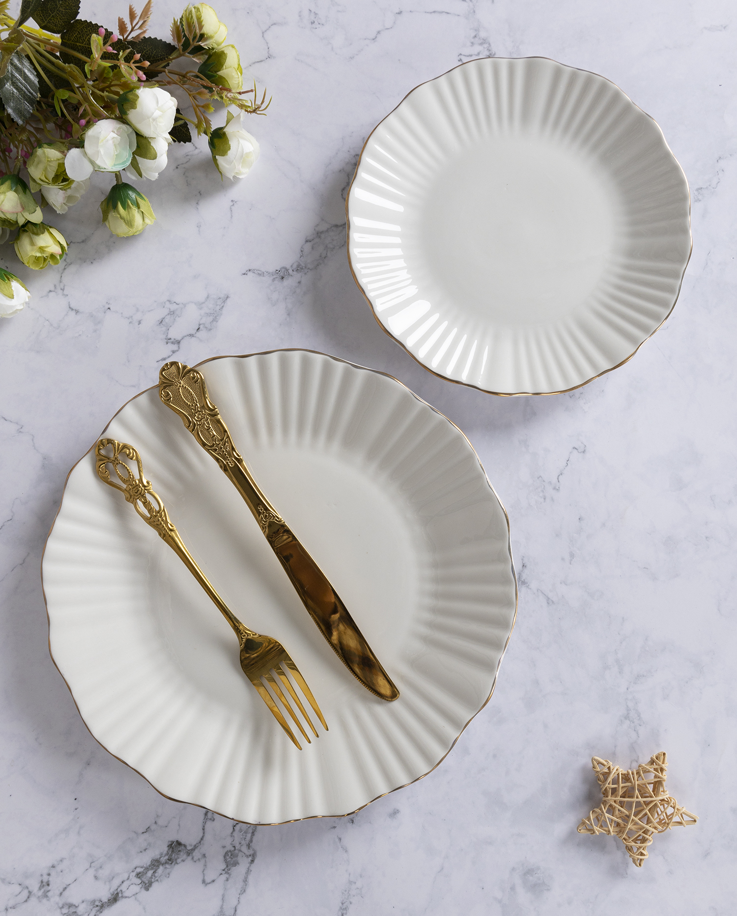 CHANGSHA HAPPY GO Elegant White Porcelain Embossed Dinnerware Set with Petal-Shaped Relief Design |happygodinnerware.com