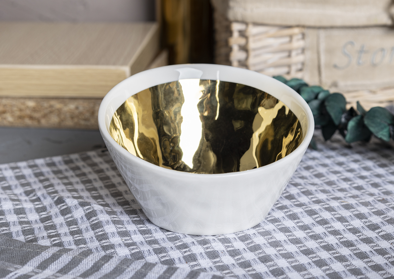 CHANGSHA HAPPY GO Full Electroplated Gold Hammered Bone China Dinnerware Set for Banquet and Holiday Table Decor |happygodinnerware.com