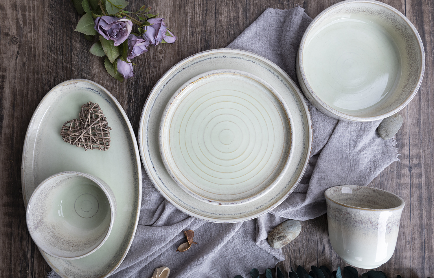 CHANGSHA HAPPY GO  Modern Reactive Glaze Stoneware Dinner Set in Soft Mint Green with Faded Rim Accents  |happygodinnerware.com