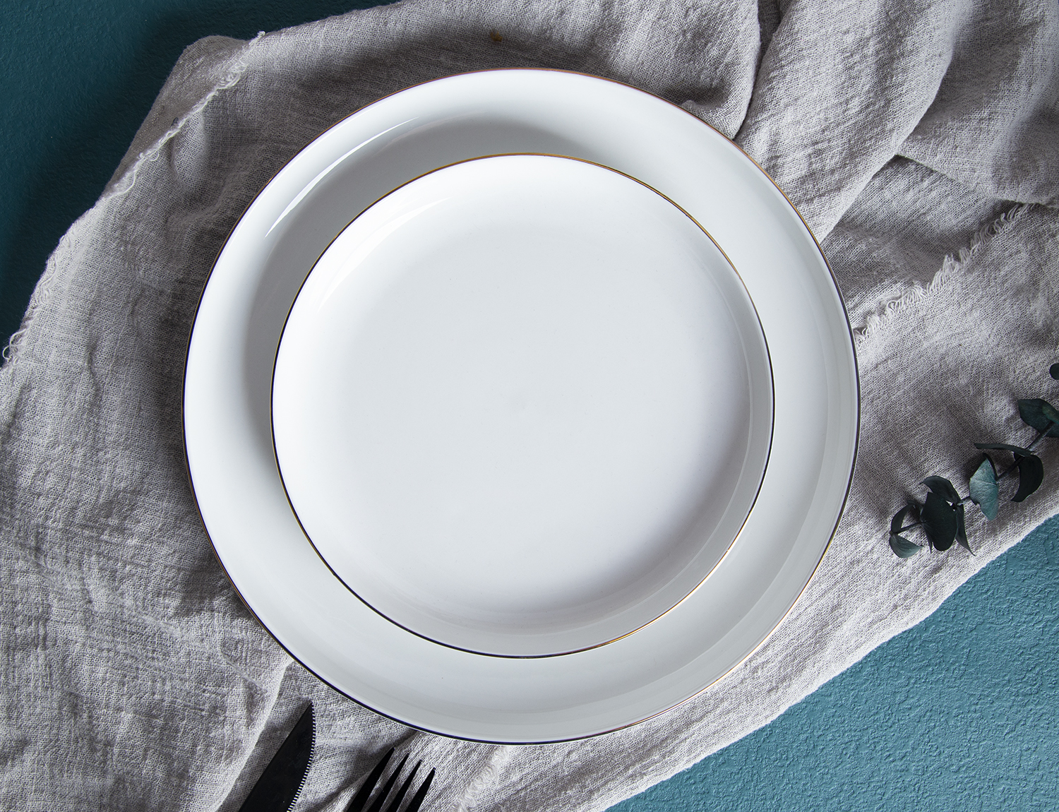 CHANGSHA HAPPY GO White Porcelain Dinnerware Set with Gold Rim | happygodinnerware.com