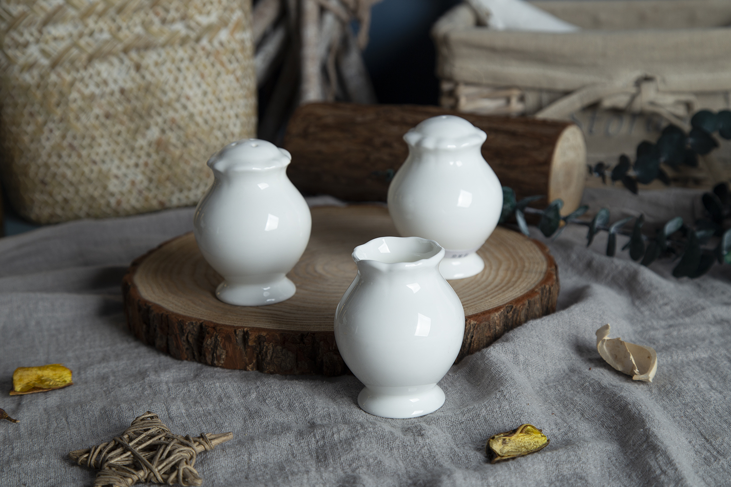 CHANGSHA HAPPY GO Royal Scallop-Edge Embossed Bone China Soup Tureen & Plate Collection | happygodinnerware.com