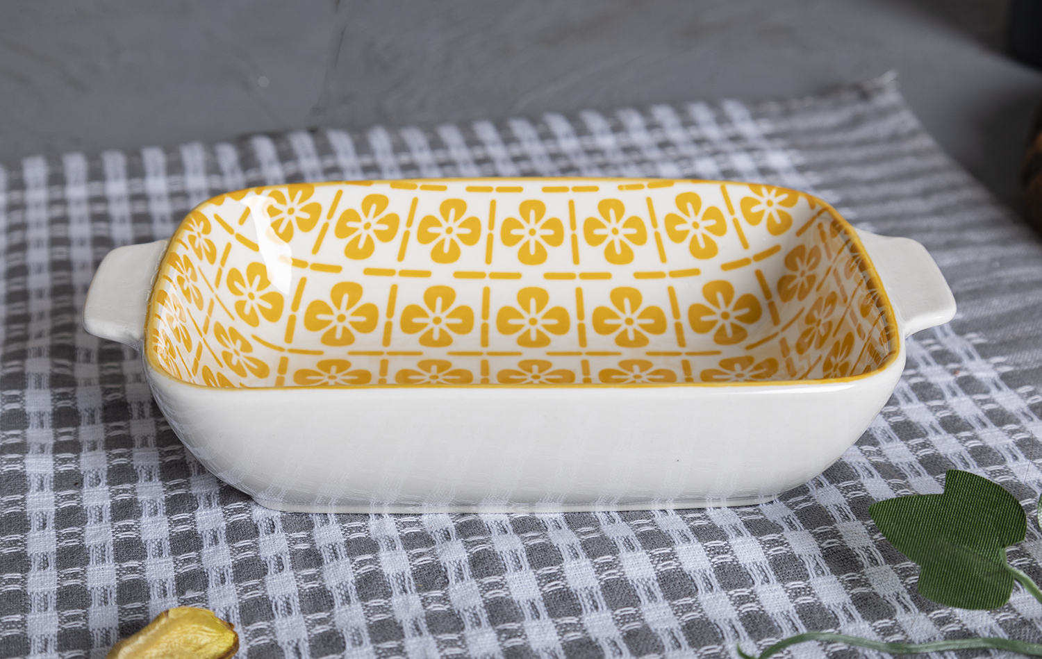 CHANGSHA HAPPY GO Colorful Floral Printed White Porcelain Rectangular Bakeware Dish Set – Oven-Safe Ceramic Baking Trays with Handles |happygodinnerware.com