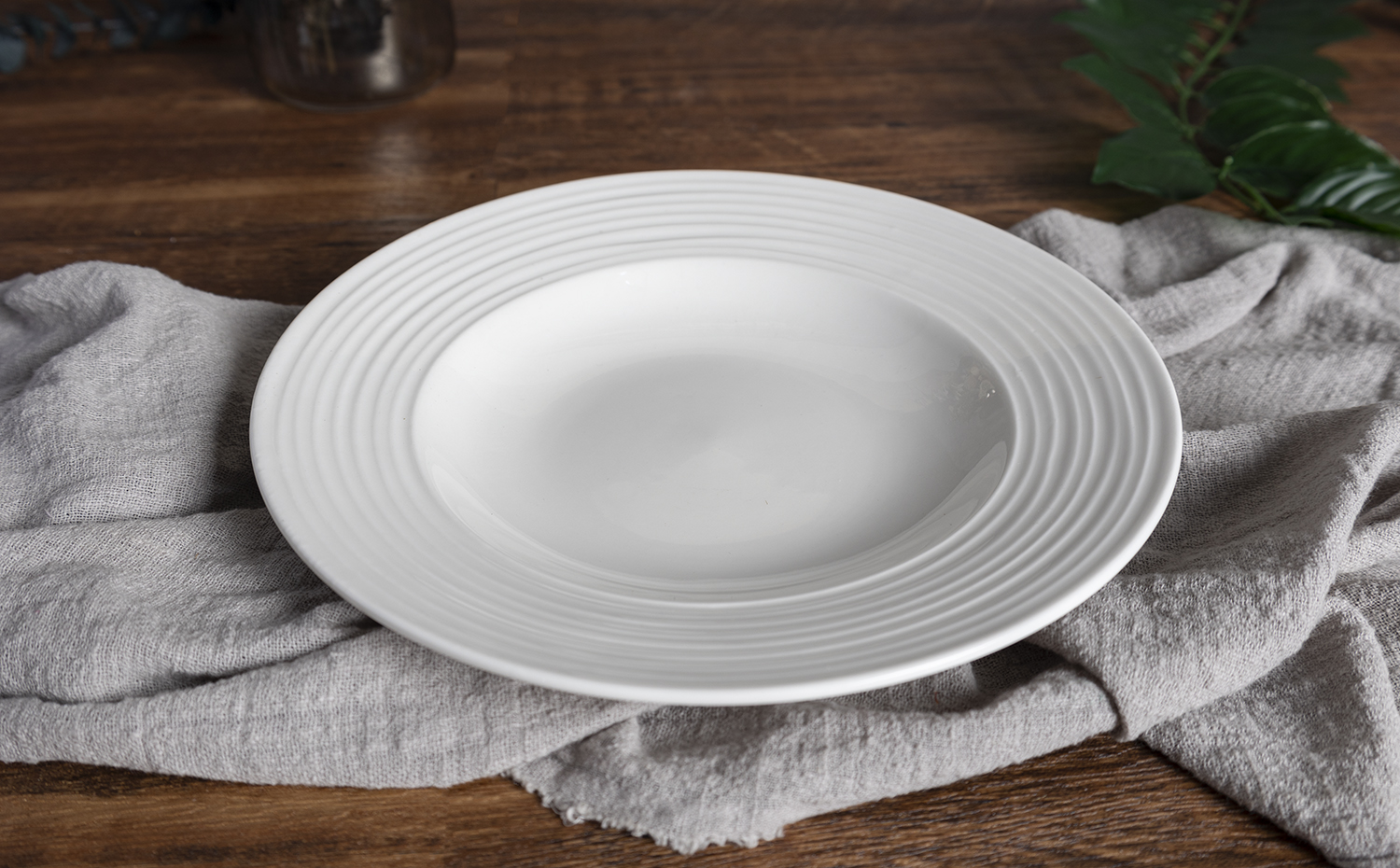 CHANGSHA HAPPY GO Minimalist Embossed Bone China Tableware Set with Concentric Coil Pattern – Plates and Bowls   |happygodinnerware.com