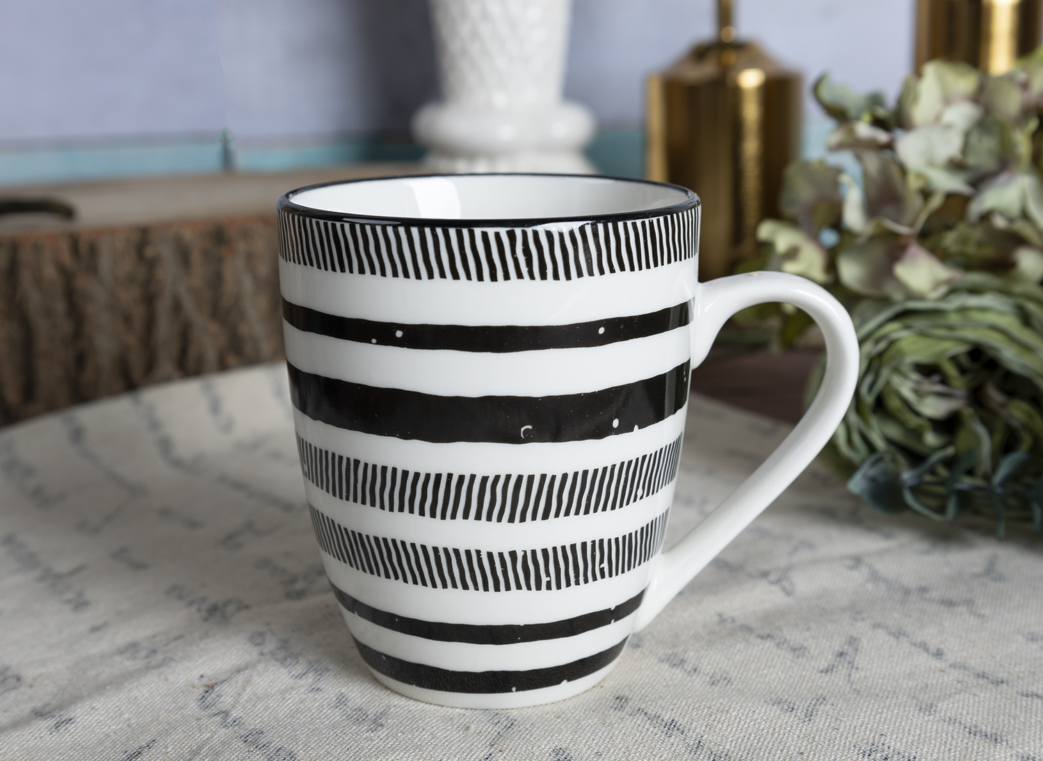CHANGSHA HAPPY GO  Modern Black and White Contrast Porcelain Dinnerware Set with Bold Graphic Patterns   |happygodinnerware.com