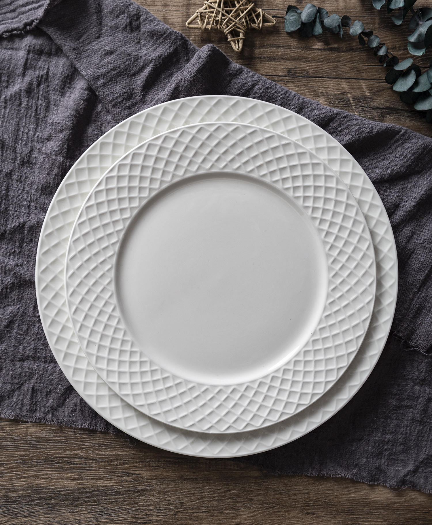 CHANGSHA HAPPY GO Geometric Grid Embossed White Bone China Dinner Set for Stylish and Durable Hospitality Use |happygodinnerware.com