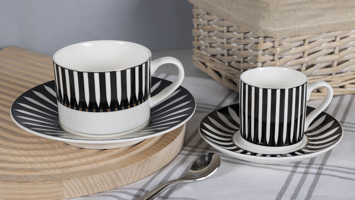 CHANGSHA HAPPY GO Striped Bone China Decal Dinnerware Set with Folded Rim Detail – Elegant Modern Contrast Set |happygodinnerware.com
